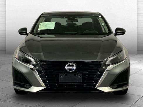 Used 2025 Nissan Altima 2.5 SV image 2