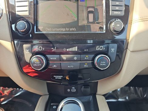 Used 2020 Nissan Rogue SL FWD image 37