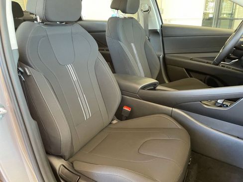 Used 2025 Hyundai Elantra SEL image 33