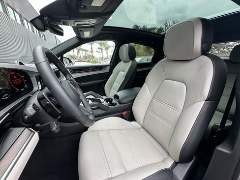 Certified 2025 Porsche Cayenne S image 5