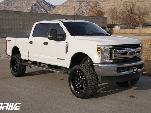 Used 2018 Ford F250 XLT AWD/4WD image 2