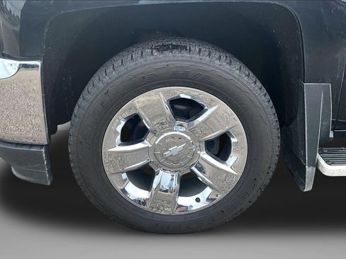 Used 2017 Chevrolet Silverado 1500 LT w/ LT Eassist Package AWD/4WD image 3