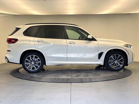 Used 2026 BMW X5 xDrive40i w/ M Sport Package AWD/4WD image 6