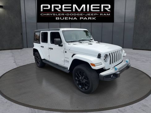 Used 2023 Jeep Wrangler Unlimited Sahara AWD/4WD image 2