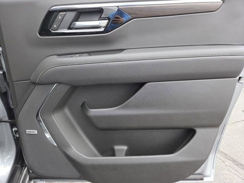 New 2025 Chevrolet Suburban Premier AWD/4WD image 29