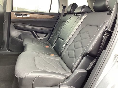 Used 2024 Volkswagen Atlas SE image 15