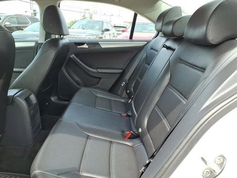 Used 2017 Volkswagen Jetta SE FWD image 10