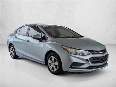 Used 2018 Chevrolet Cruze LS FWD image 3