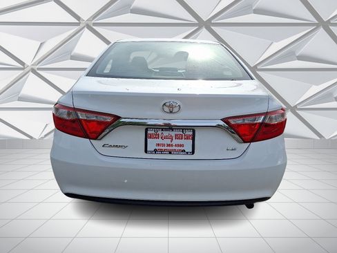 Used 2015 Toyota Camry LE image 9
