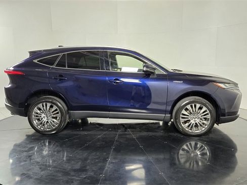 Used 2021 Toyota Venza Limited image 7