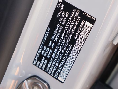 Certified 2026 Porsche Macan 4 Electric AWD/4WD image 31