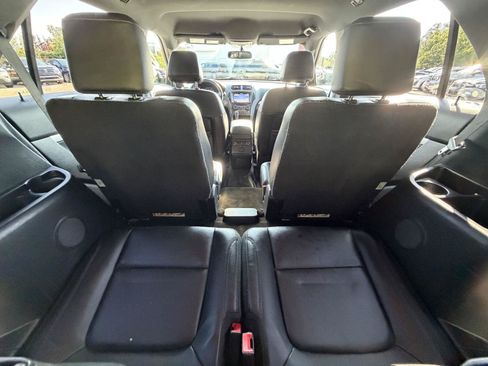 Used 2017 Ford Explorer XLT w/ Equipment Group 202A AWD/4WD image 29