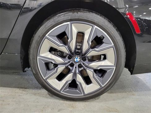 Certified 2023 BMW 760i xDrive w/ Parking Assistance Package image 32
