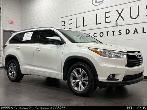 Used 2015 Toyota Highlander XLE FWD image 2