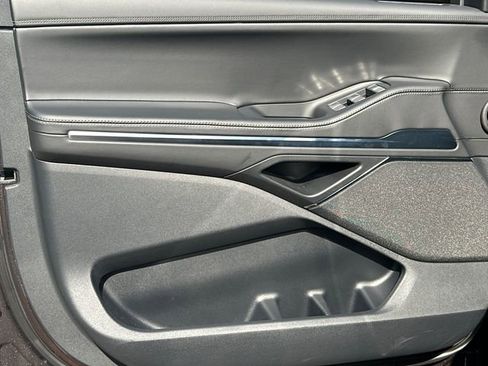 New 2026 Lincoln Navigator Reserve AWD/4WD image 12