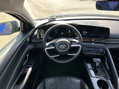 Used 2022 Hyundai Elantra Limited image 20