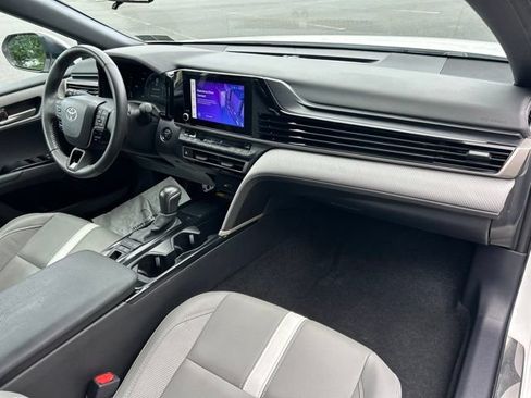 Used 2025 Toyota Camry SE AWD/4WD image 31