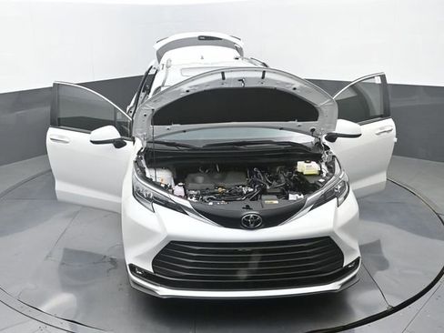 New 2026 Toyota Sienna XLE image 35
