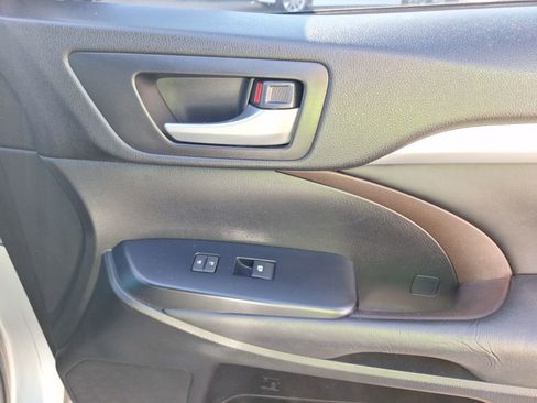 Used 2015 Toyota Highlander XLE image 37