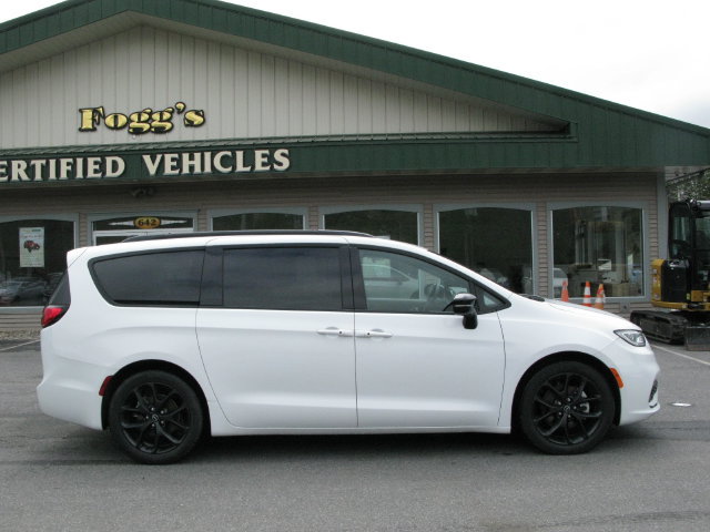 Used 2025 Chrysler Pacifica Limited FWD image 3