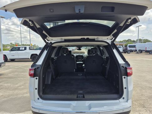 Used 2018 Chevrolet Traverse Premier w/ Driver Confidence II Package FWD image 15