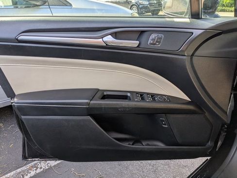 Used 2018 Ford Fusion Titanium FWD image 13