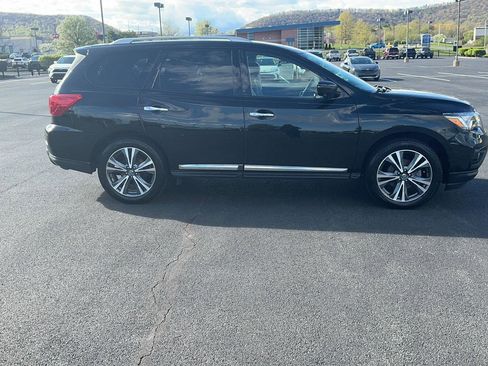 Used 2019 Nissan Pathfinder Platinum AWD/4WD image 4