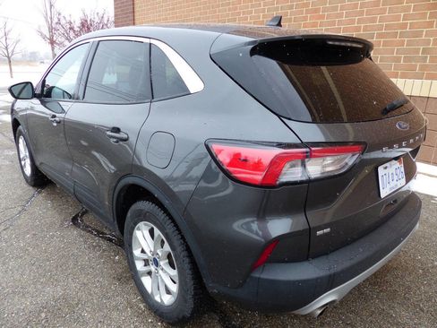 Used 2020 Ford Escape SE image 7