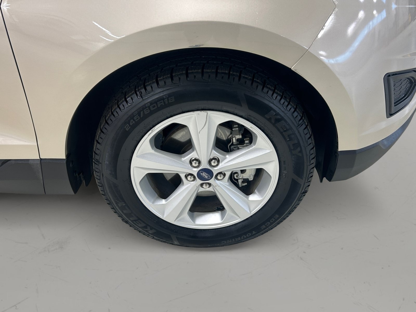 Used 2018 Ford Edge SE FWD image 10