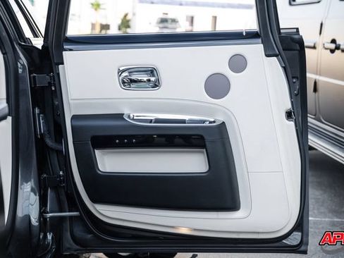 Used 2014 Rolls-Royce Ghost RWD image 74