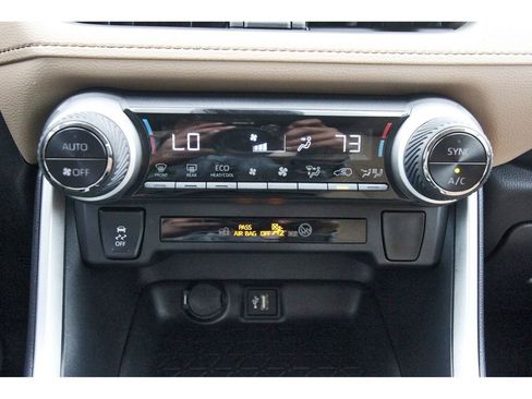 Used 2025 Toyota RAV4 LE AWD/4WD image 28