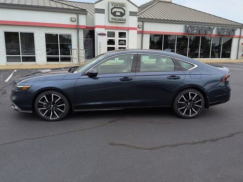 Used 2024 Honda Accord Touring image 4