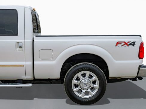 Used 2016 Ford F250 Lariat w/ Lariat Interior Package image 11