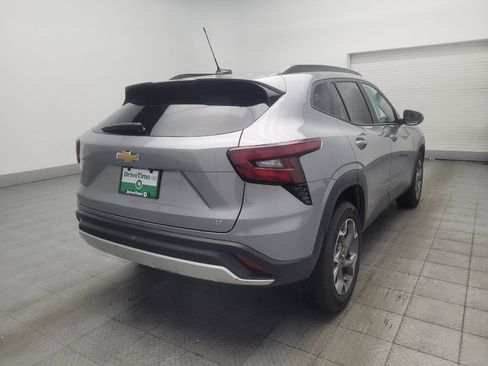 Used 2025 Chevrolet Trax LT FWD image 9