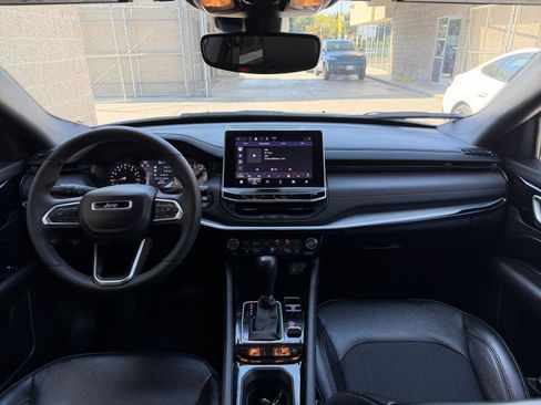 Used 2025 Jeep Compass Trailhawk AWD/4WD image 32