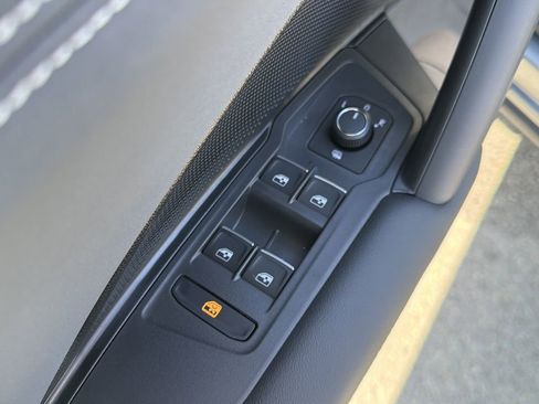 New 2026 Volkswagen Tiguan SE R-Line FWD image 25