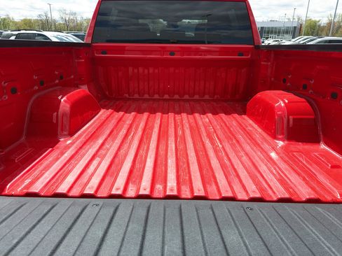 Used 2022 Chevrolet Silverado 1500 LT AWD/4WD image 8