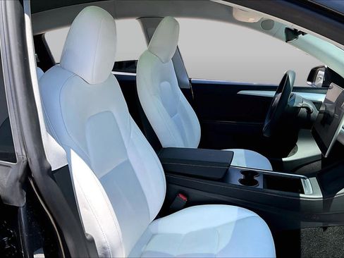 Used 2024 Tesla Model Y 2WD image 8