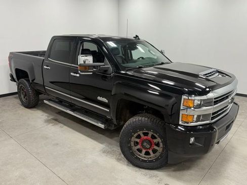 Used 2019 Chevrolet Silverado 2500 High Country w/ Duramax Plus Package image 37