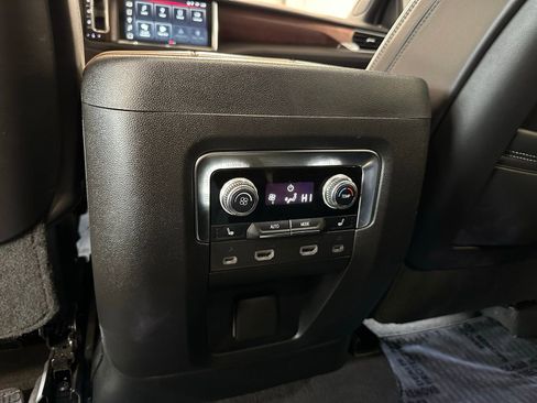 Used 2024 GMC Yukon Denali Ultimate AWD/4WD image 47