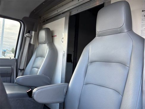 Used 2022 Ford E-350 and Econoline 350 Super Duty w/ Power Windows & Locks Group image 25