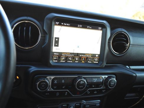 Used 2022 Jeep Wrangler Unlimited Sahara image 19