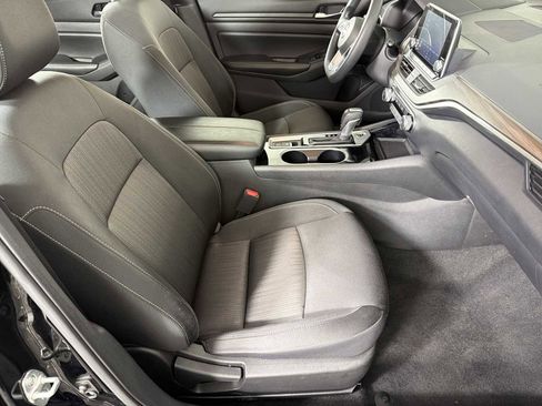 Used 2024 Nissan Altima 2.5 SV AWD/4WD image 11