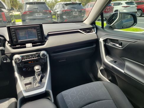Used 2020 Toyota RAV4 XLE FWD image 18
