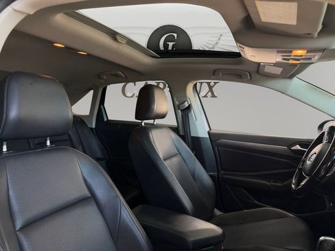 Used 2019 Volkswagen Jetta SEL w/ Cold Weather Package FWD image 15