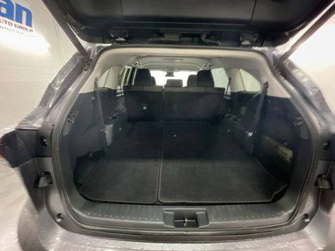 Used 2021 Toyota Highlander LE image 24