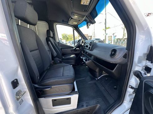 Used 2022 Mercedes-Benz Sprinter 2500 image 18
