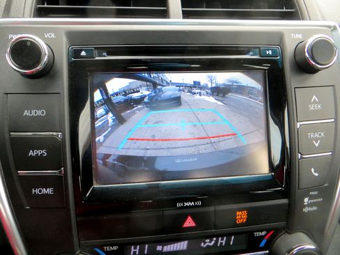 Used 2016 Toyota Camry XLE image 12