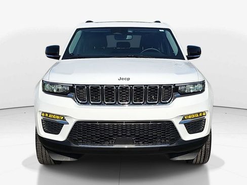 Used 2022 Jeep Grand Cherokee Limited w/ Trailer Tow Prep Group (B) AWD/4WD image 11