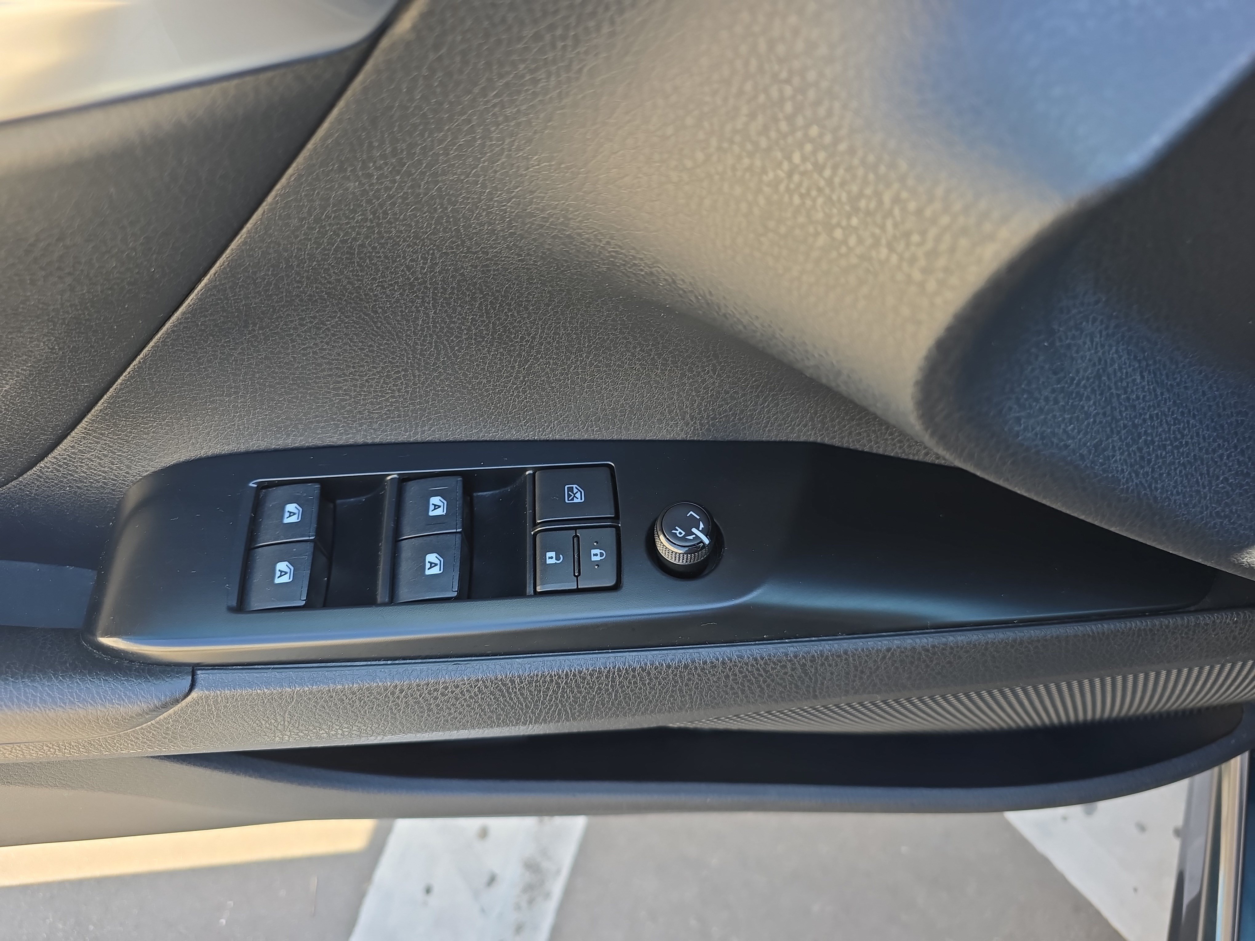 Used 2018 Toyota Camry SE w/ Audio Package FWD image 24